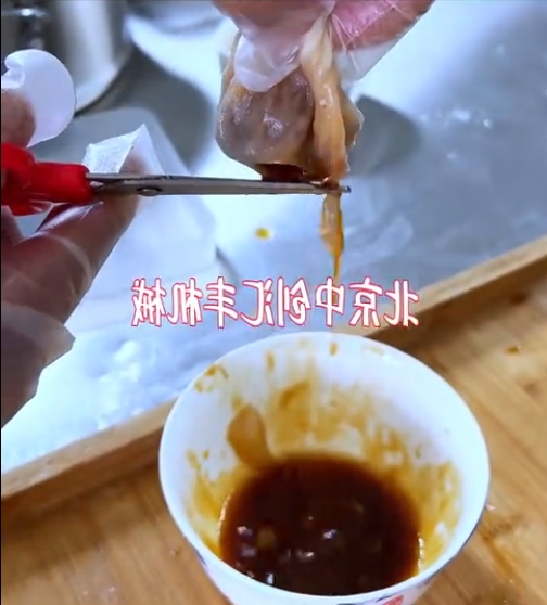 解密 湯多，餡兒大，皮兒薄。晶瑩剔透的灌湯包，是如何做出來的？